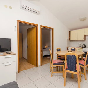 Hotel Apartments Remi cazare Nin