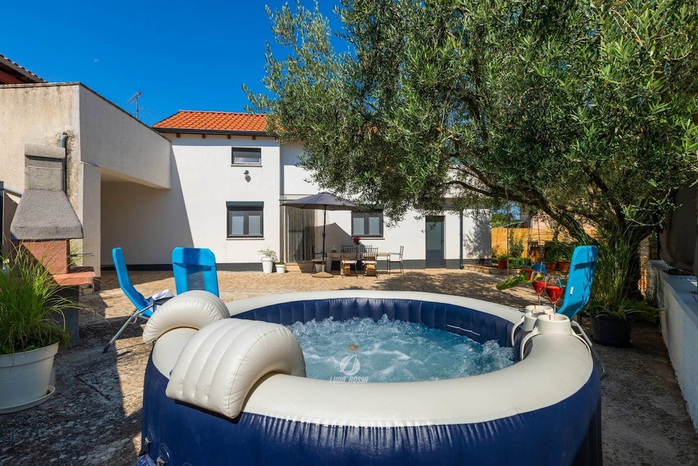 Hotel Adorable Home With Private Garden And Bubble Bath