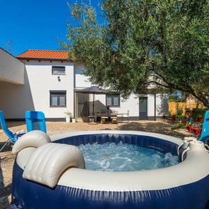 Hotel Adorable Home With Private Garden And Bubble Bath cazare Marcana