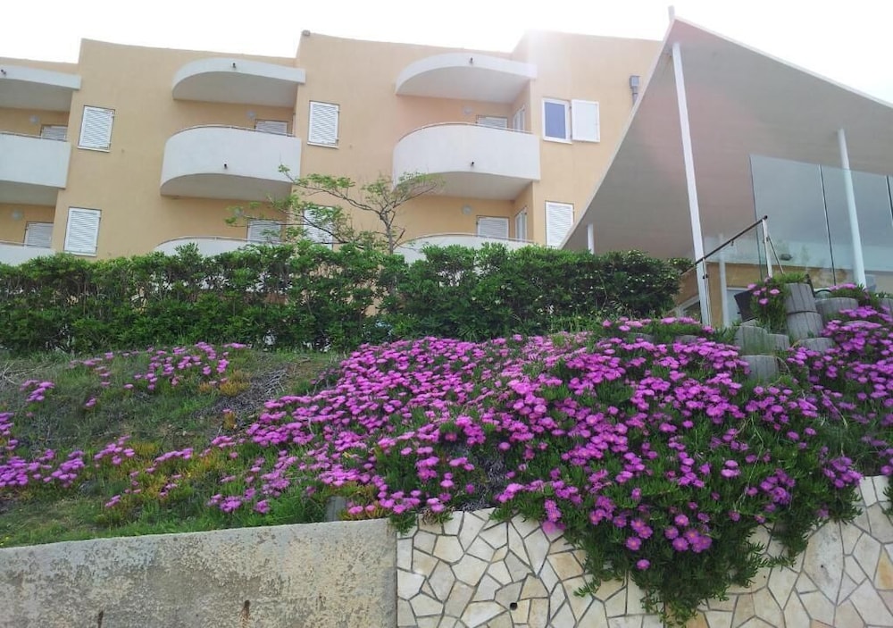 Hotel Apartments & Restaurant Condura Croatica