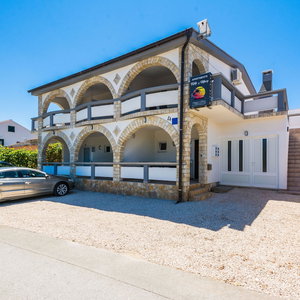 Hotel Apartments Skundric cazare Vir