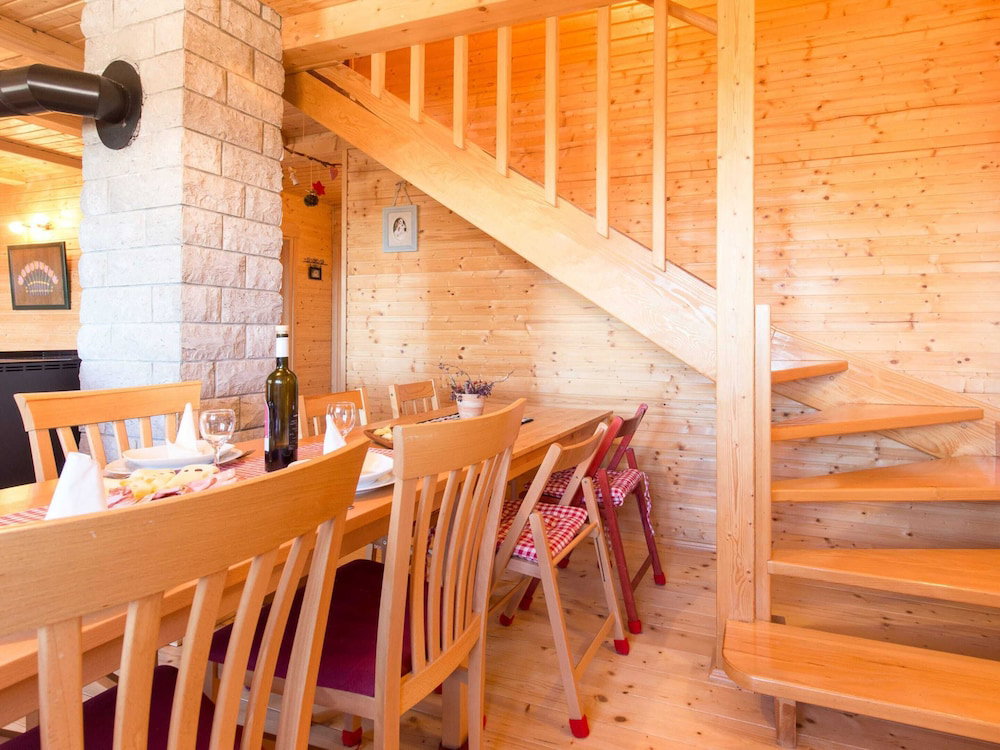 Hotel Holiday Home Ravna Gora Near Risnjak Park