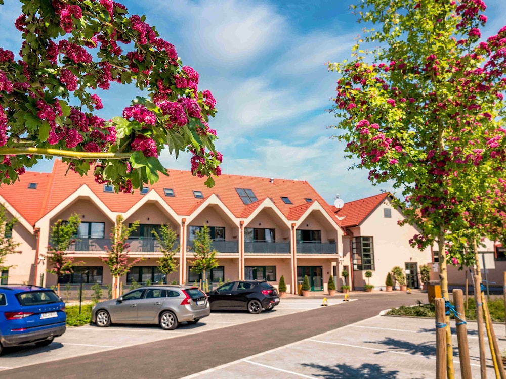 Hotel Kistücsök Food & Room
