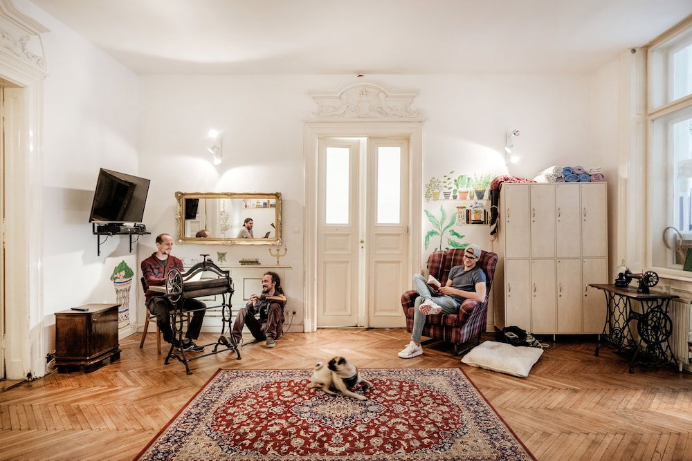 Hotel Baroque Hostel & Coworking