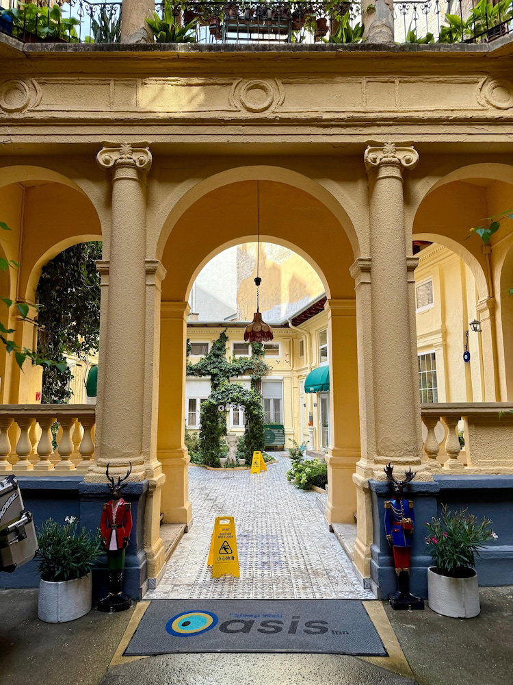 Hotel Oasis Inn Budapest
