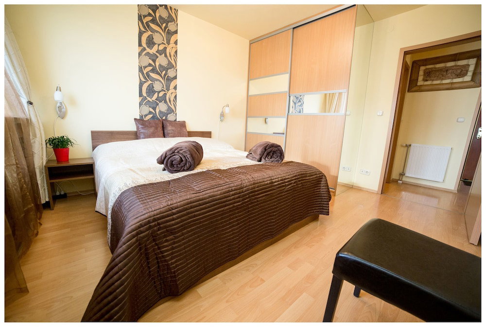 Arpad Bridge Apartments