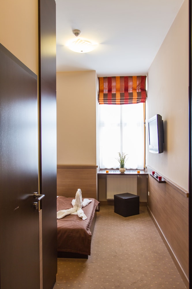 Central Hotel 21