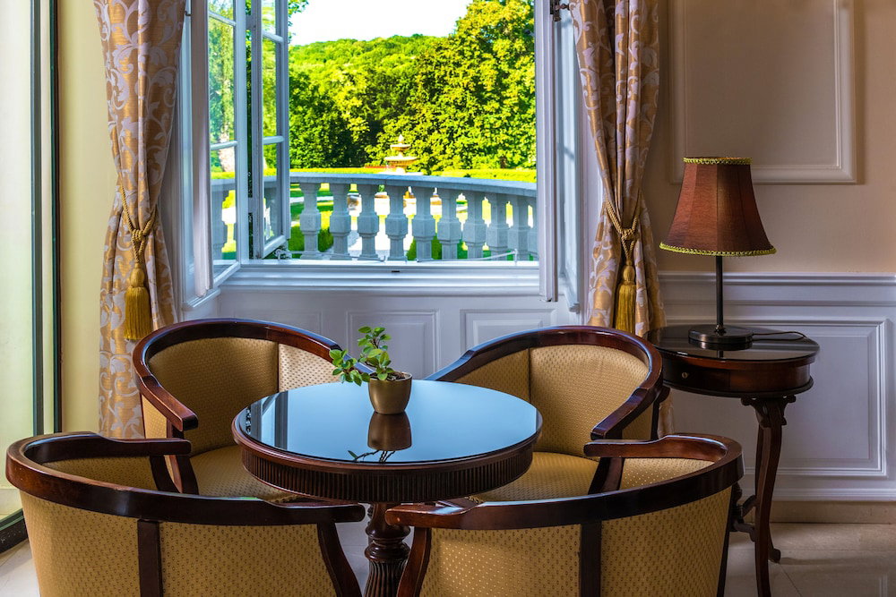 La Contessa Castle Hotel