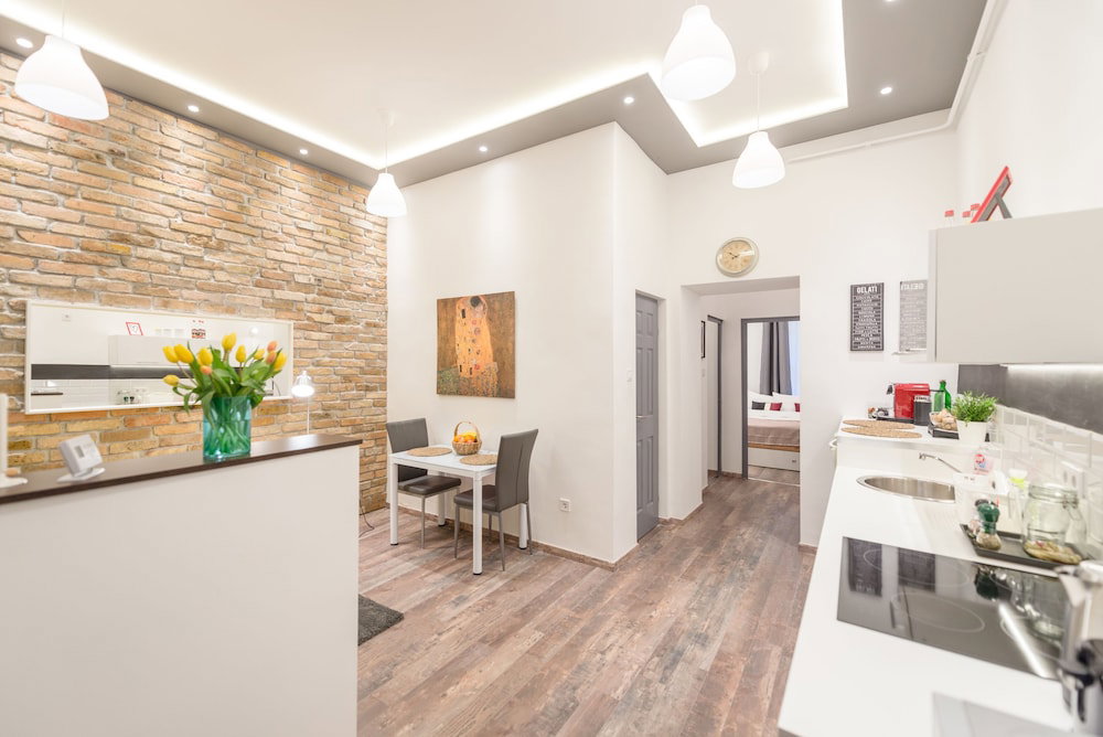 Hotel Venus Apartments - Almassy Park