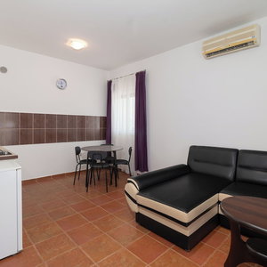 Hotel Apartments Ivica cazare Vir