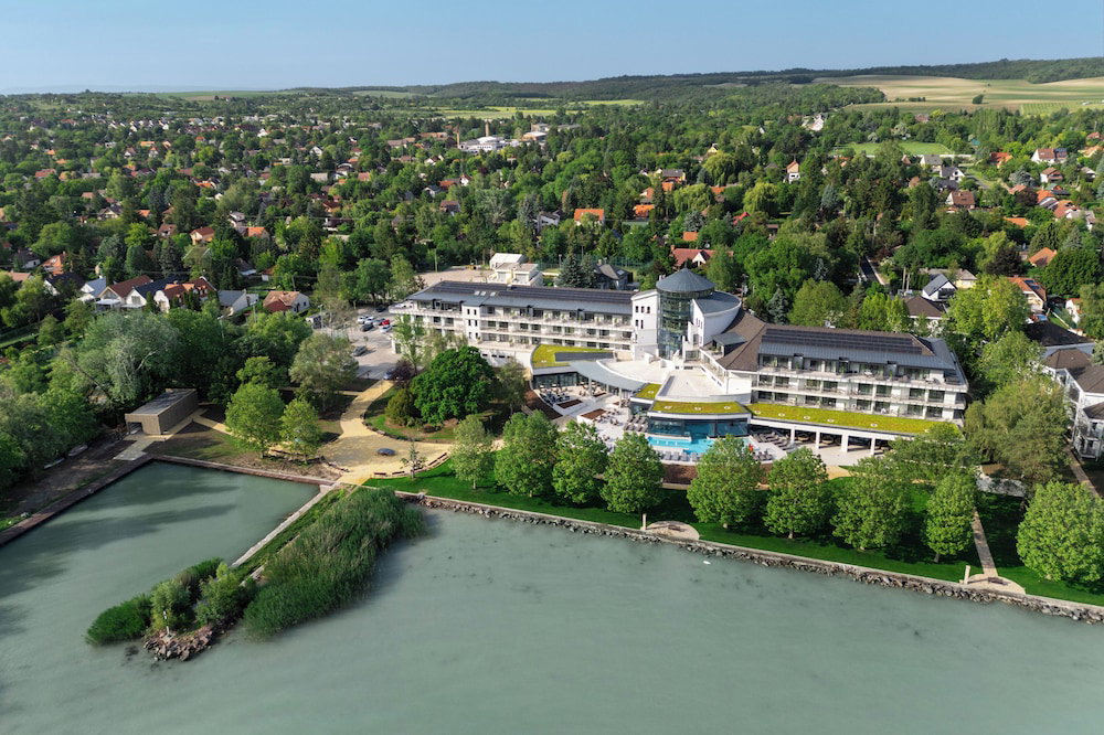 Hotel Kenese Bay Garden Resort & Conference Hotel