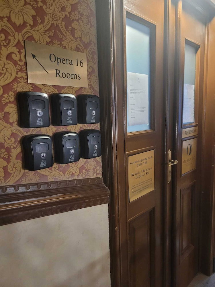 Opera16 Guestrooms
