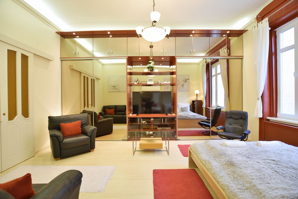 Hotel Ultra Central Apartment At Synagogue