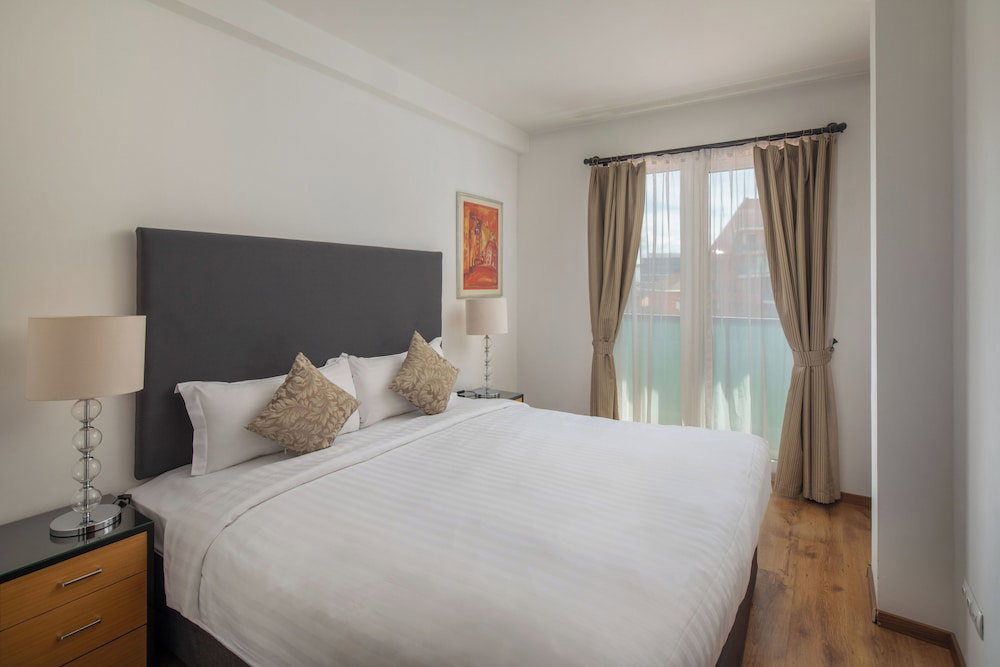 Escala Hotel & Suites