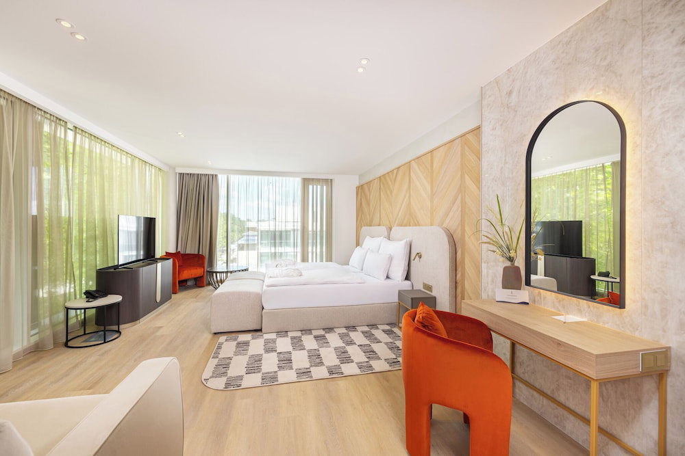 Birgés Hotel Lifestyle And View