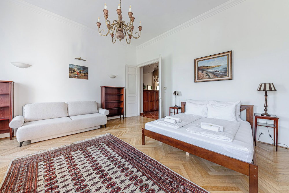 Hotel Budapest Classic Charm | 2Br + Cornertub + Smarttv
