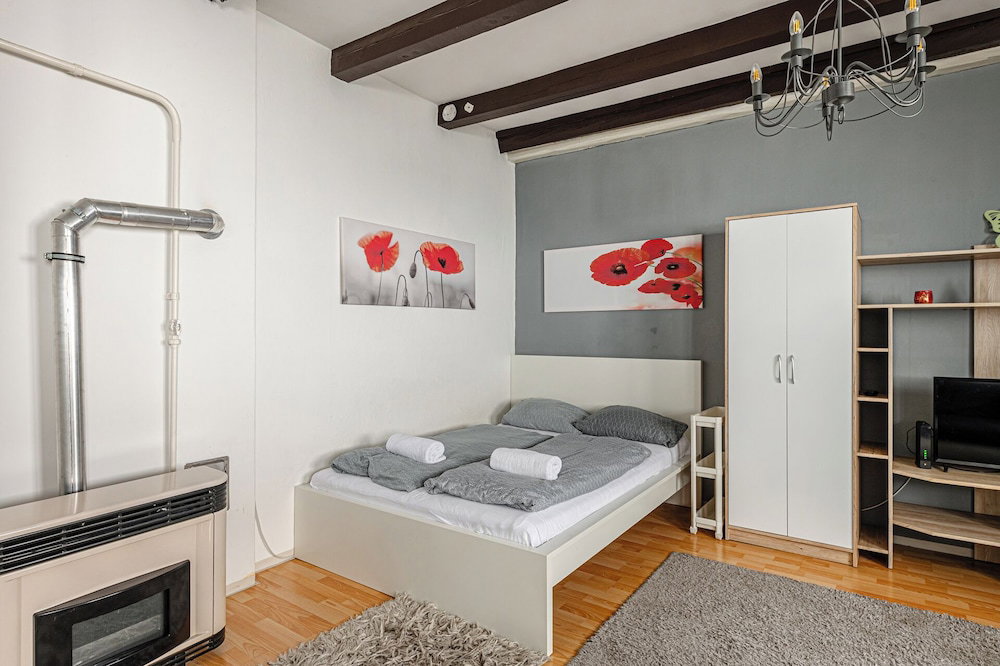 Hotel Cozy Nest Hideaway With A/C