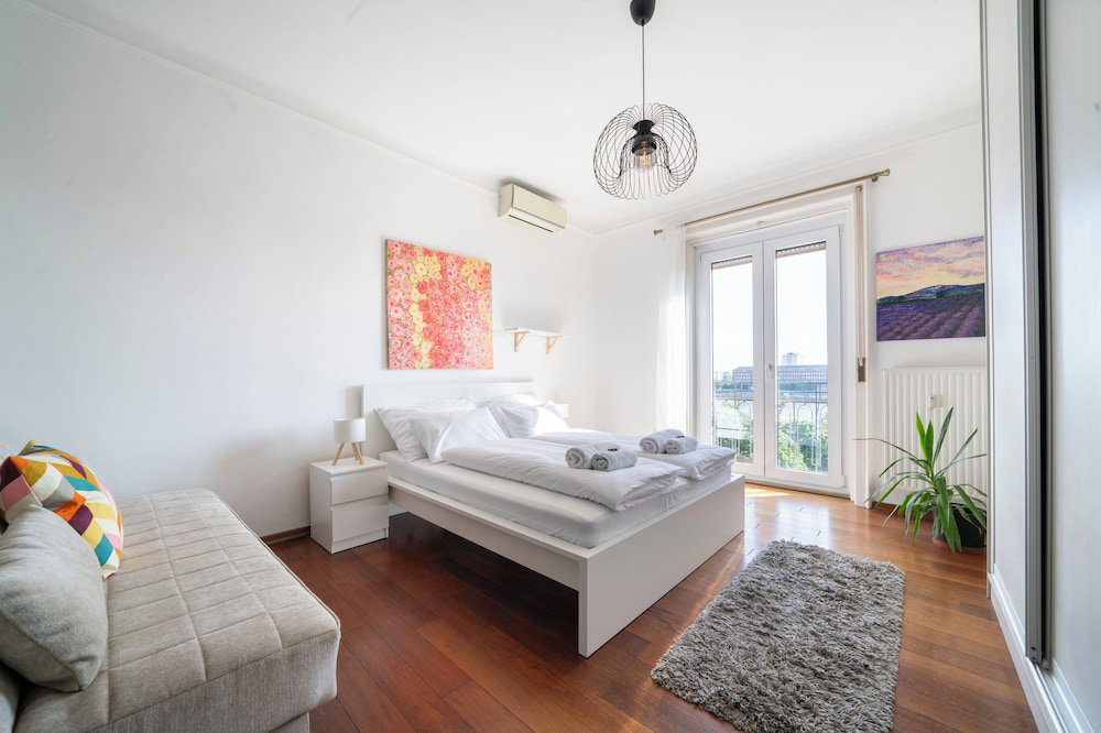 Aurelia Suite – Spacious W/ Ac & Danube View