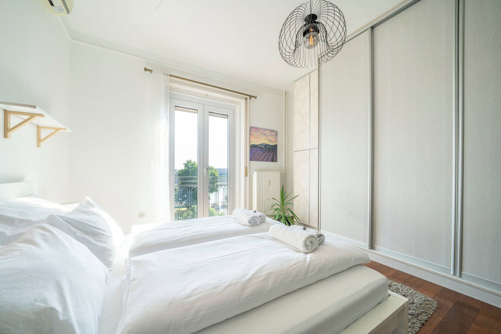 Aurelia Suite – Spacious W/ Ac & Danube View
