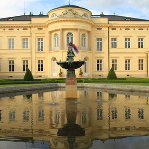 Hotel Károlyi Kastély Hotel & Restaurant cazare Fehervarcsurgo