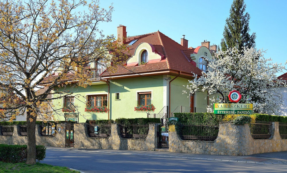Hotel Vadászkürt Szálláshely Sopron (Ra)