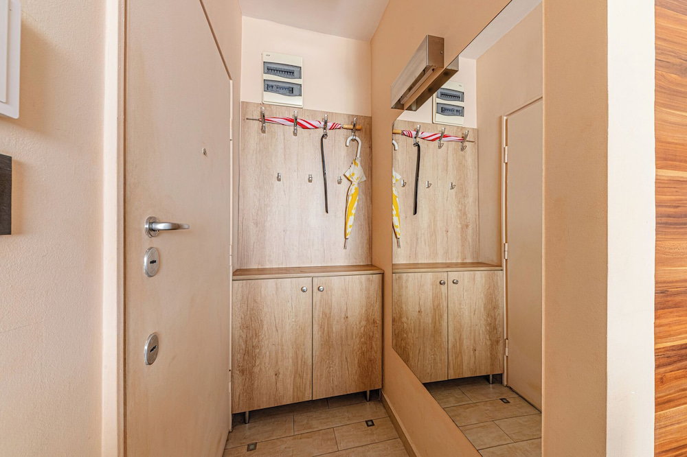 La Dolce Vita –Massage Shower Stay W/ Ac + Balcony