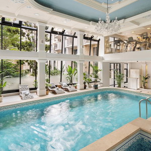 Hotel Queen's Court Hotel & Residence cazare Erzsebetvaros