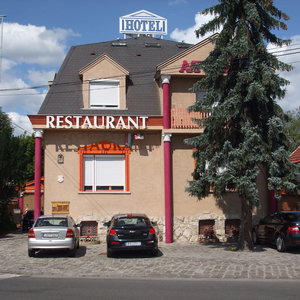 Hotel Attila Hotel Budapest cazare Urom