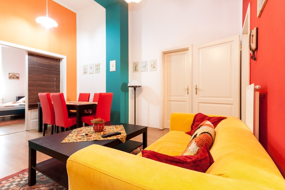 Hotel Vibrant 3 Bedroom Apartment In The Pulsing Heart Of Budapest
