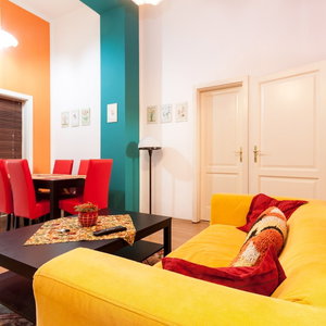 Hotel Vibrant 3 Bedroom Apartment In The Pulsing Heart Of Budapest cazare Budapest VI. keruelet