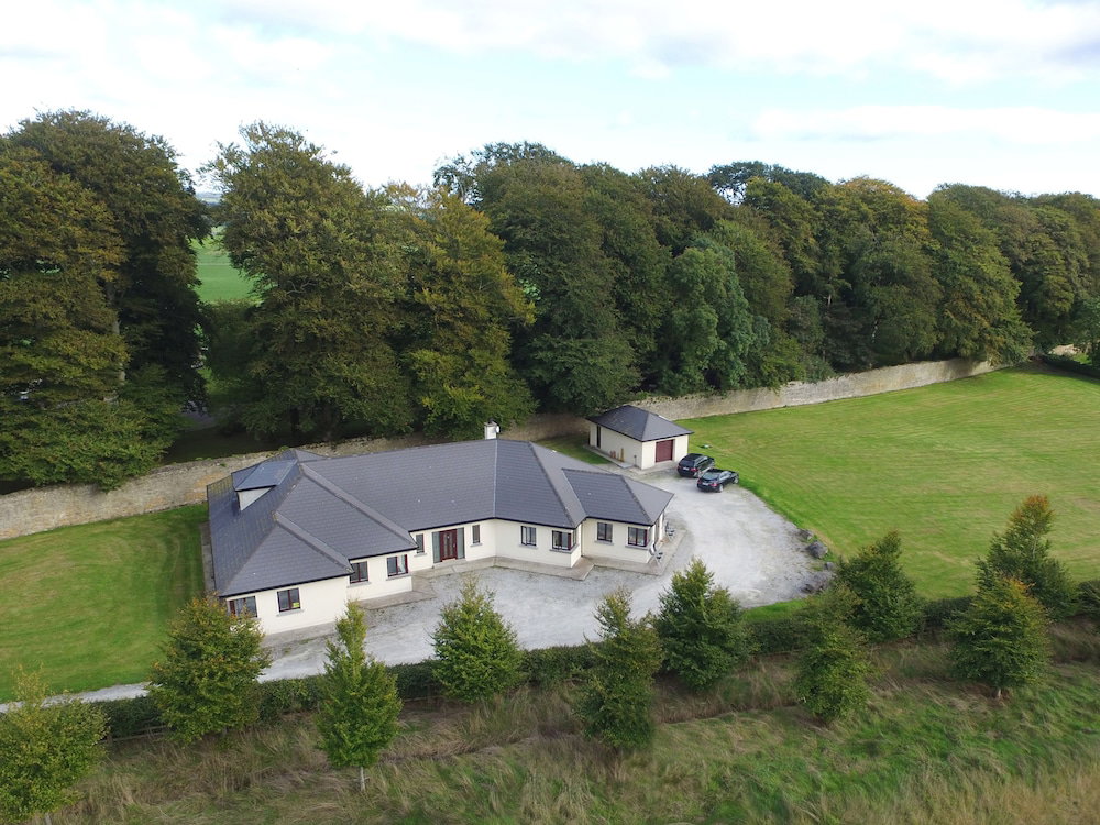 Hotel Moorepark West House