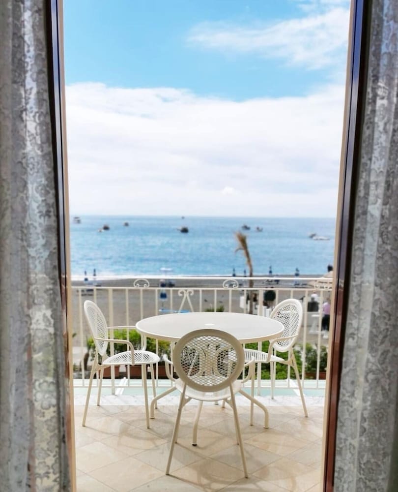 La Caravella Positano Beach