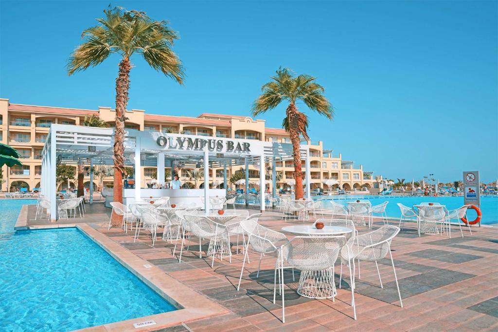 Pickalbatros White Beach Resort
