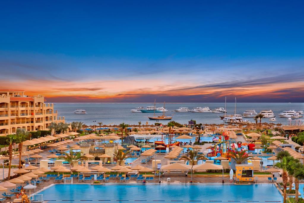 Pickalbatros White Beach Resort