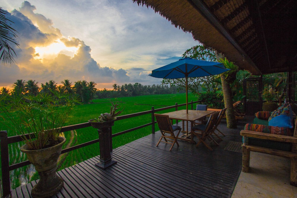 Hotel Lodtunduh Sari