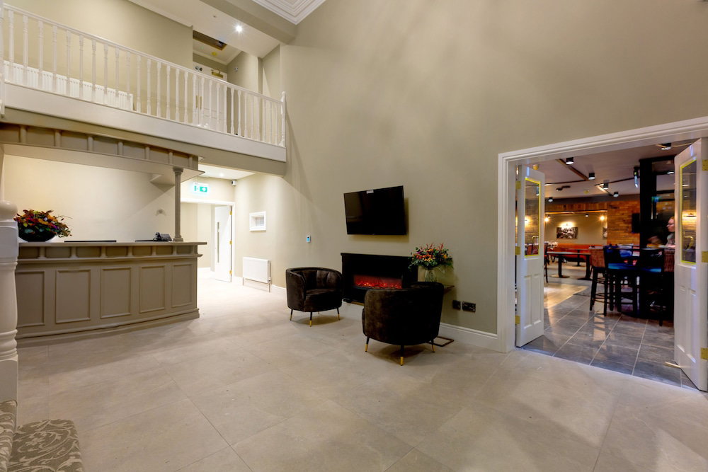 Hotel Castle Varagh Hotel & Bar