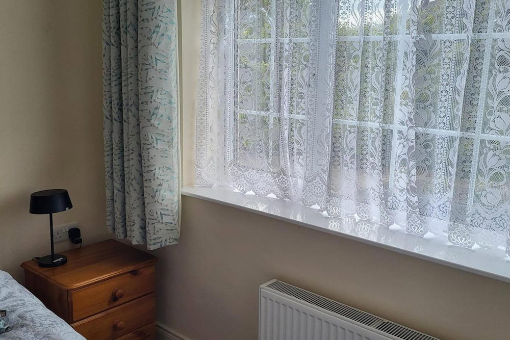 Hotel 1 Bed Retreat-Sleeps 2-Secure Parking-Garden