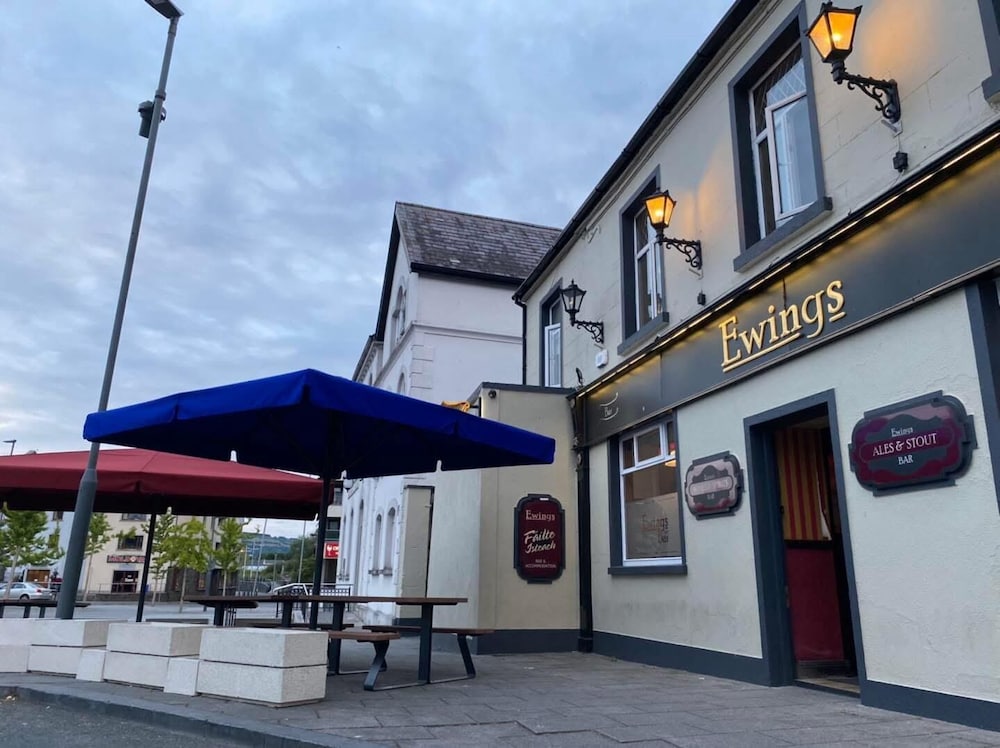 Hotel Ewings Bar & Self-Catering Accommodation