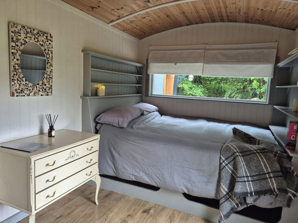 Hotel Sheperd's Hut, Sleeps 2 With Hot Tub And Garden