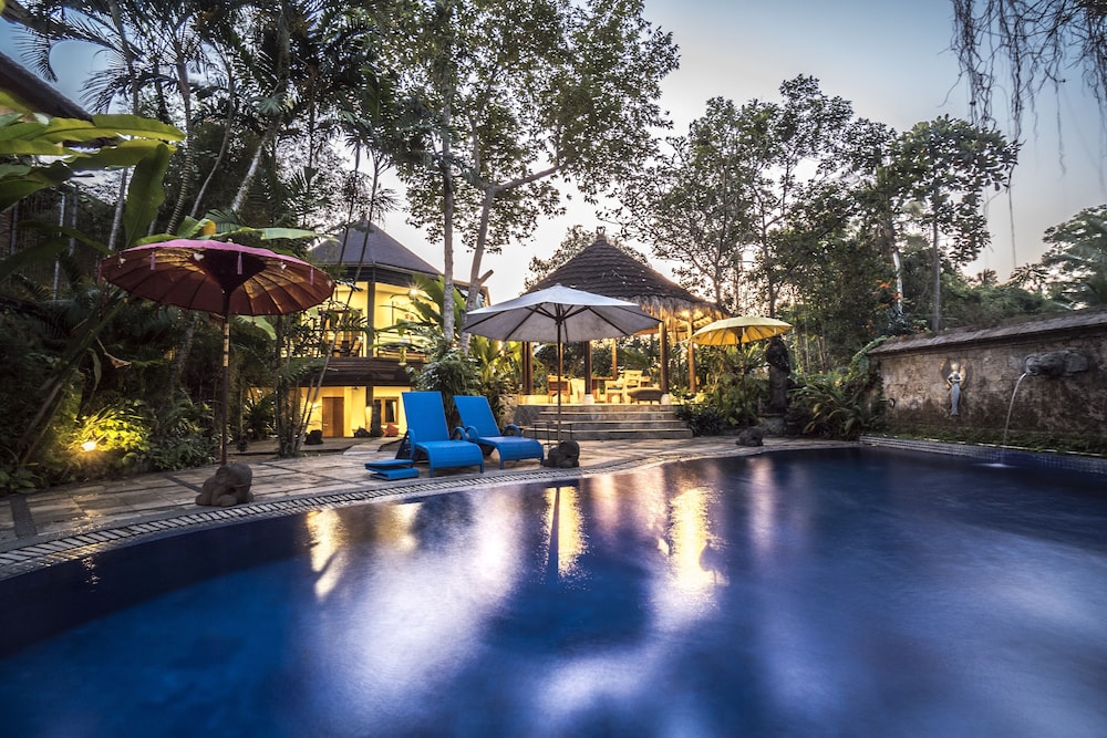 Hotel Gajah Biru Bungalows