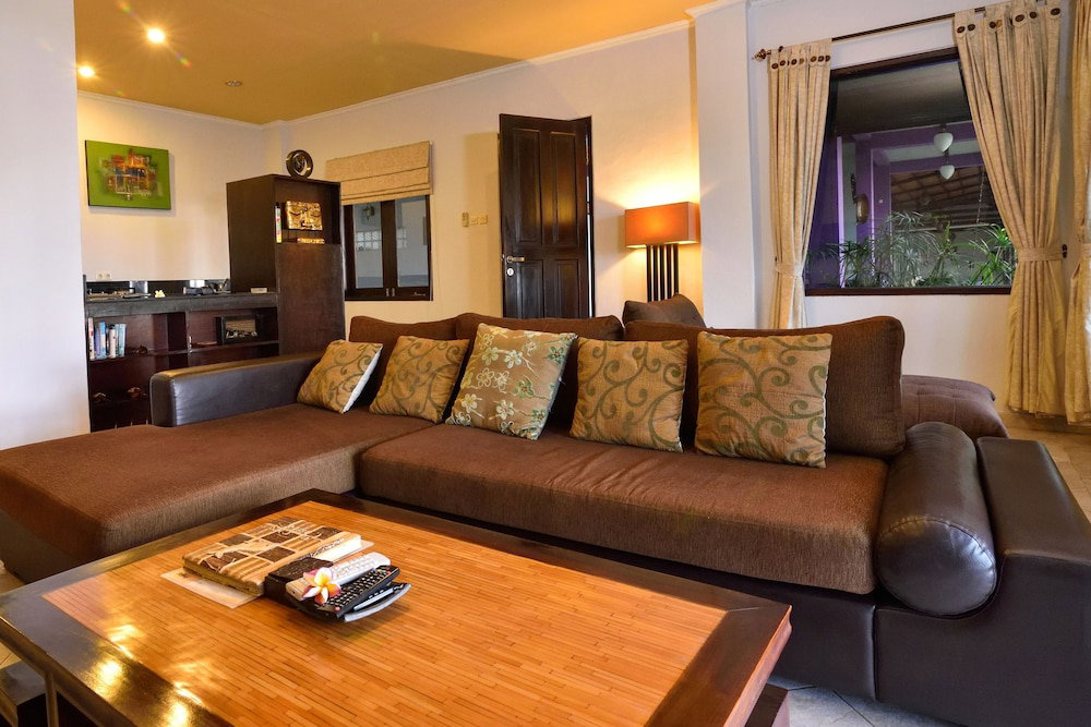 Hotel Dolphin Beach Bali