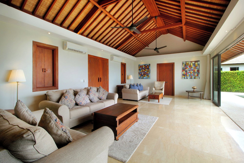 Hotel Trisha Cliff Villa Karang Tinggi