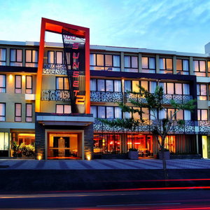 Sejur 100 Sunset Hotel vacanta Legian