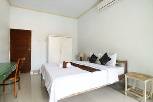 Hotel The Wina Echo Beach Guesthouse cazare Canggu