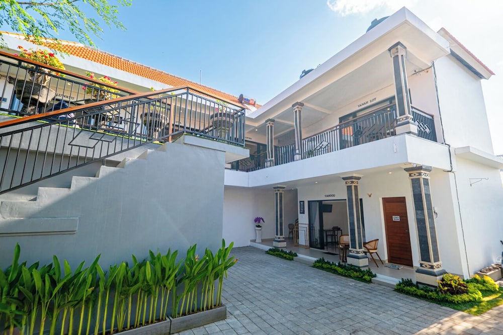 Hotel Crystal Flow Guest House & Apartment Canggu