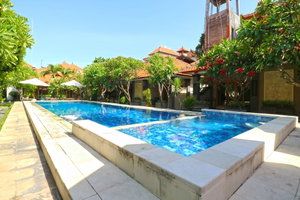 Hotel Gora Beach Inn cazare Kuta