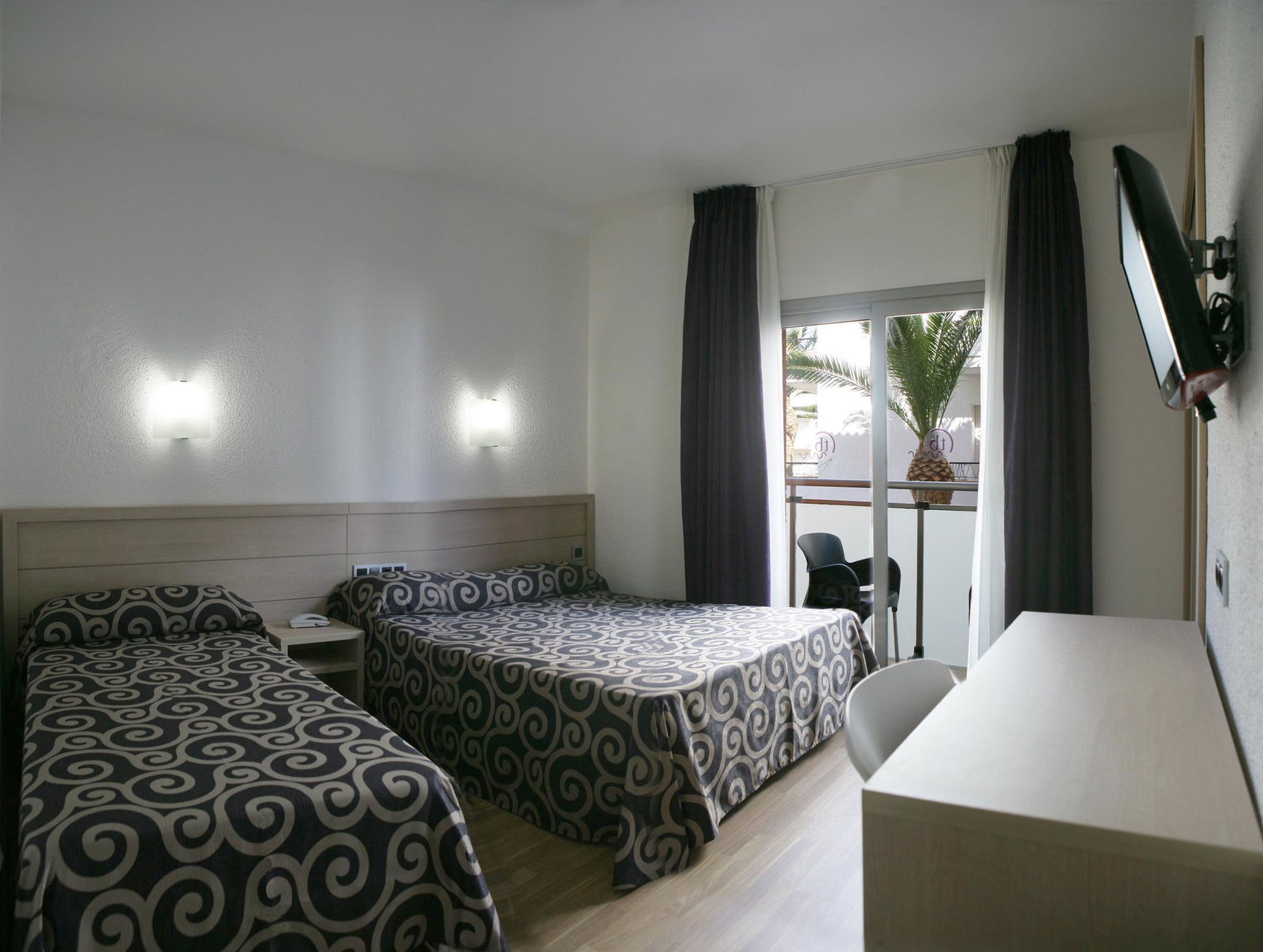 dal travel Tossa Beach Center