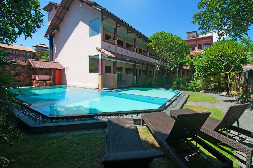 Hotel Pesona Beach Inn