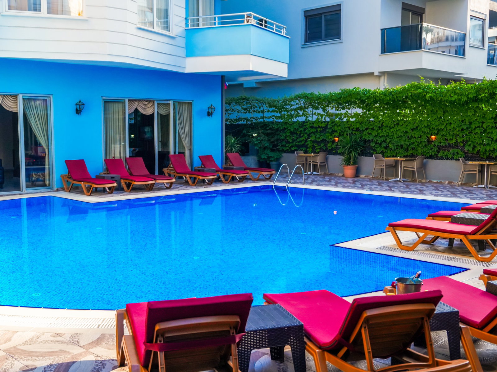 Hawaii Suite Beach Hotel