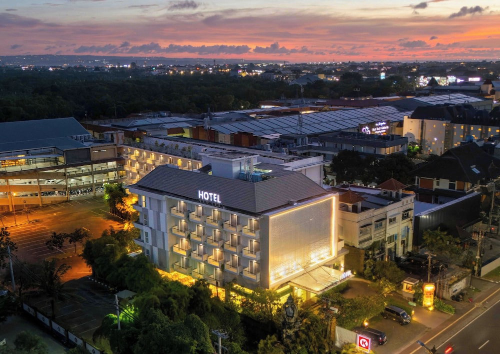 Hotel Kuta Galleria Hotel